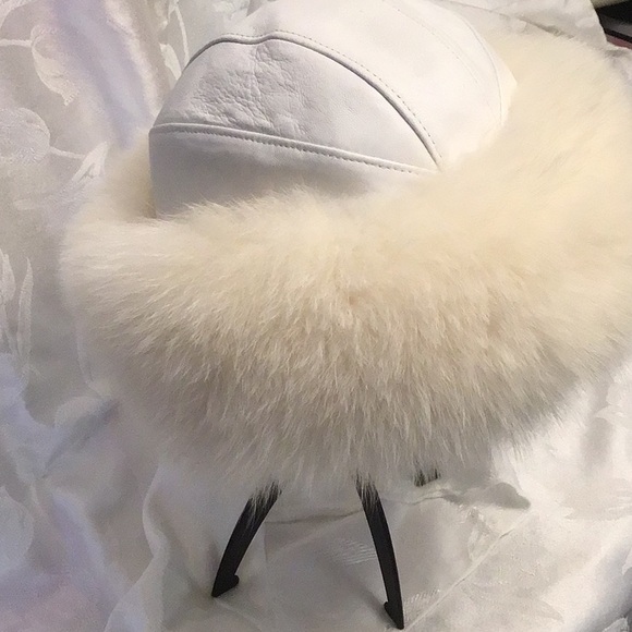 Genuine ABC FUR Polar Fox Leather Hat. OS White leather.  Quilted inside liner. - Picture 3 of 6